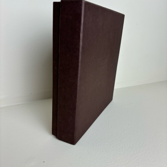 Coach Box - Picture 4 of 9